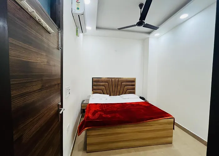 Roomshala 152 Hotel Sukoon - Ramesh Nagar Metro Station